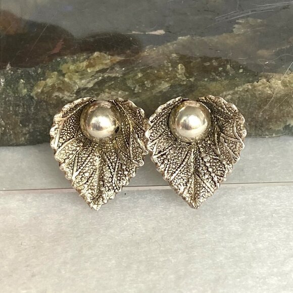 VTG Sterling Silver 925 Dainty 0.67" Textured Leaf Ball Screw Back Earrings - Picture 6 of 16